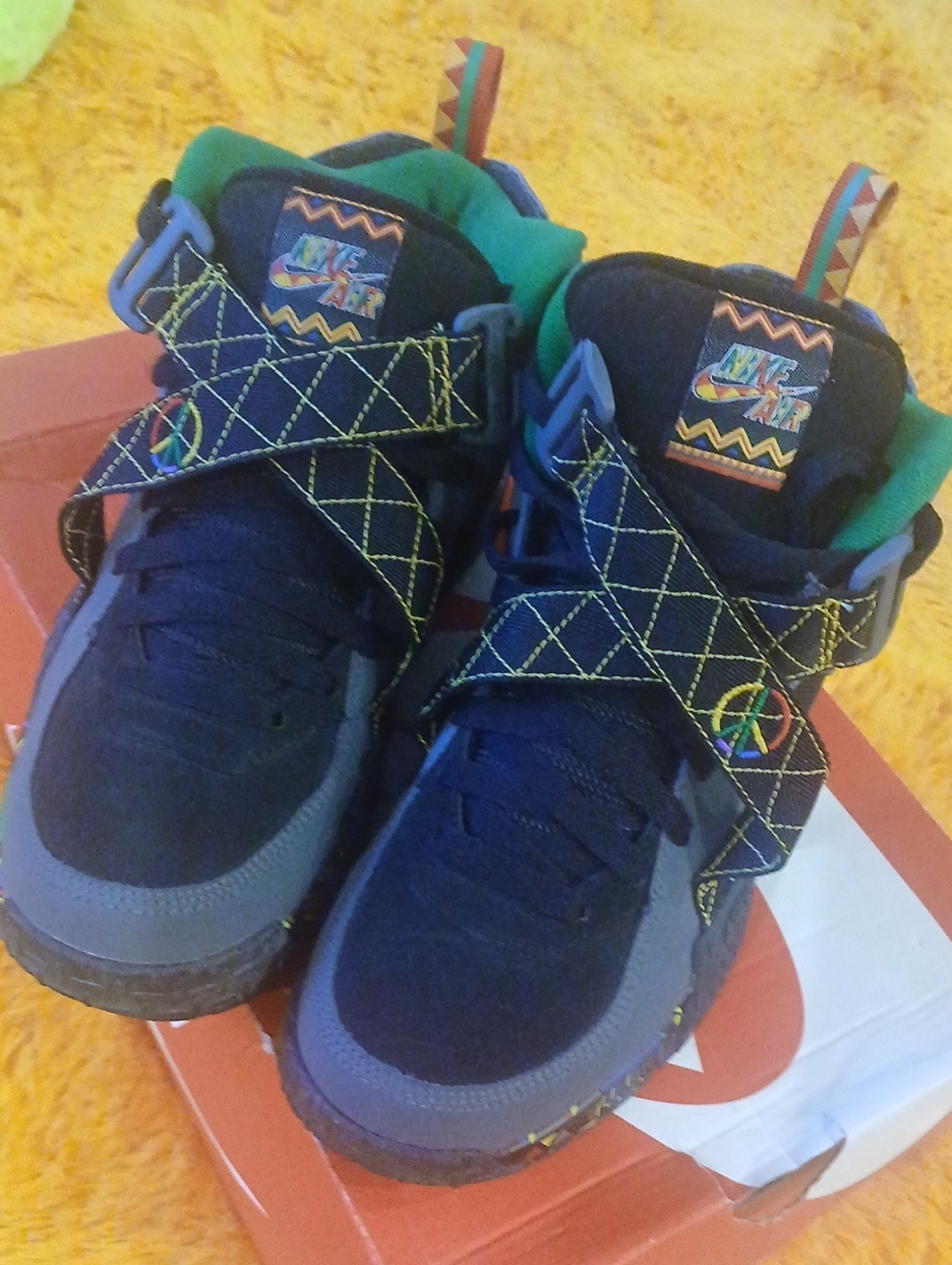Men Nike Air Raids Size 8.5